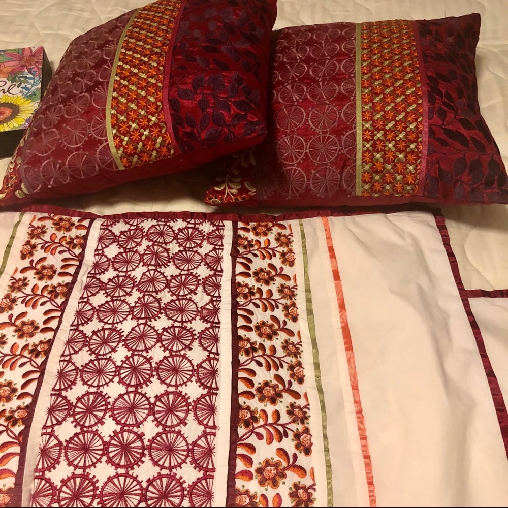 Embroidered Raspberry Floral Set 4 - Euros & Throw - Picture 6 of 14